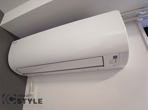 快適な冷暖房ルームエアコンをリビングに完備