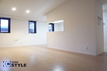 明るく清潔感のあるリビングはアイランドキッチンで開放感ある空間に 201