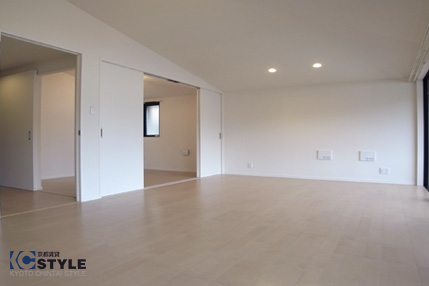 ハイサッシを使用することにより明るく清潔感のある室内を演出 202