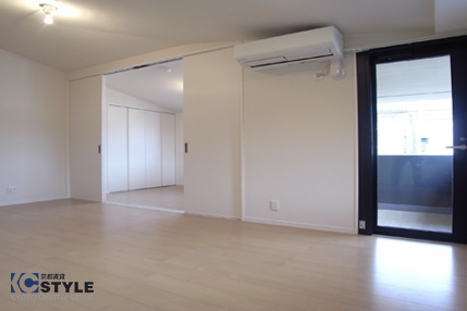 木目調のフローリングが柔らかい空間を創ります 201