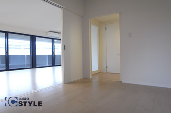 統一感と落ち着きのあるデザイン性でまとめられた室内 201