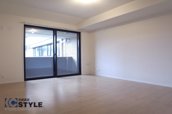 独立した洋室にも大きなサッシで明るさを確保 207