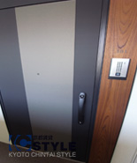 ダブルロックの高級感ある玄関ドア