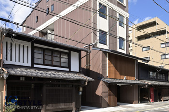 京町屋の流れを残した外観