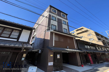 落ち着いたカラーで統一した趣のある外観