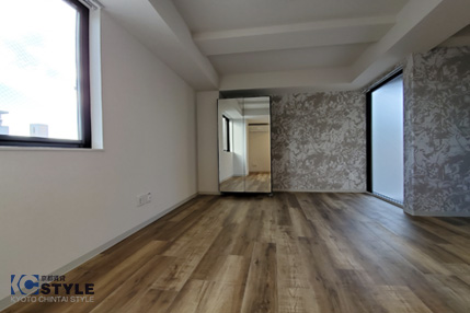 ヴィンテージインテリアが映えるお洒落なリビング（401号）