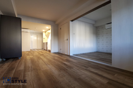 広々としたリビング。フラットに繋がる洋室が便利（202号）