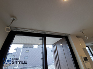 室内で物干しができ取り外しも可能で便利です